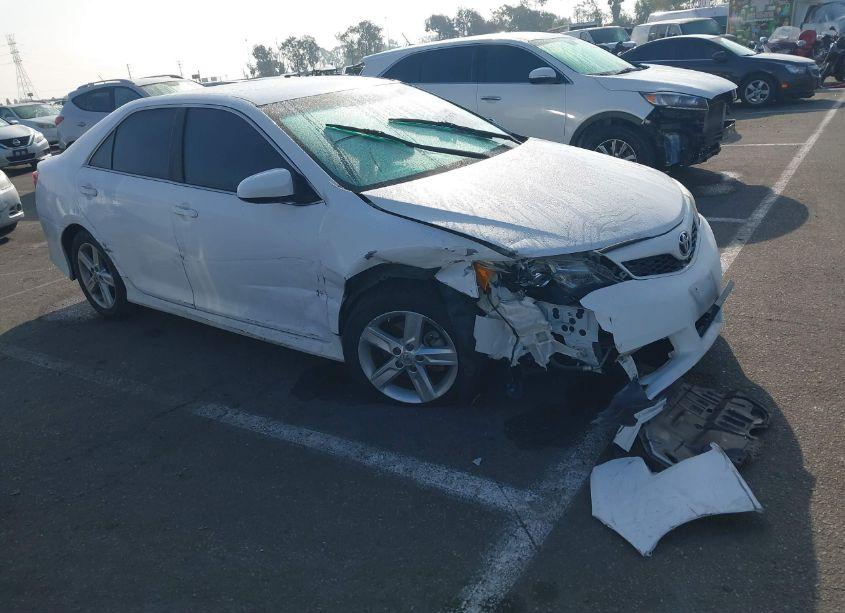 2014 Toyota Camry SE (VIN 4T1BF1FK9EU380246) main photo