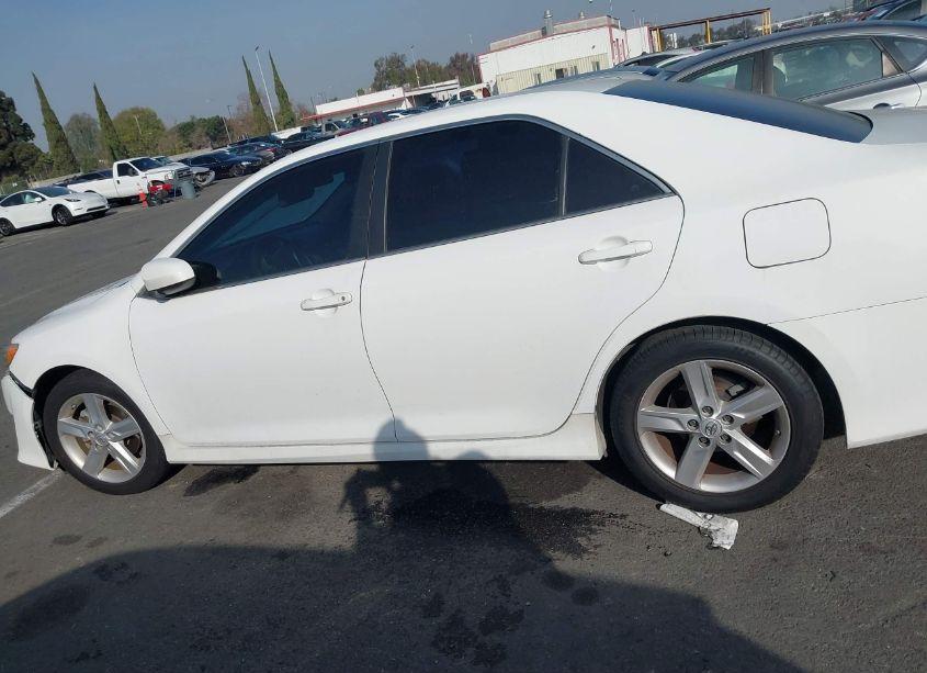 Photo 13 of 2014 Toyota Camry SE (VIN 4T1BF1FK9EU380246)