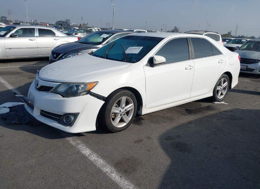 Photo 2 of 2014 Toyota Camry SE (VIN 4T1BF1FK9EU380246)