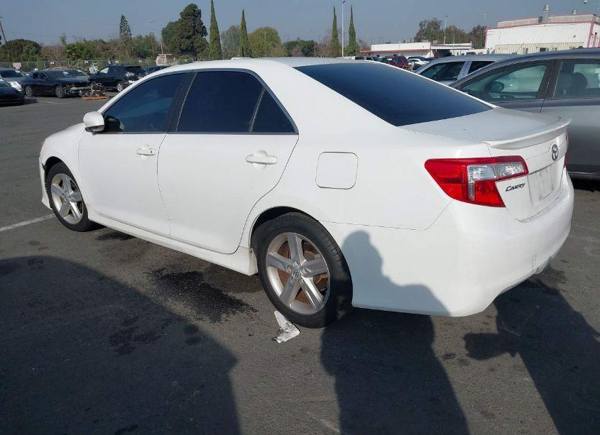 Photo 3 of 2014 Toyota Camry SE (VIN 4T1BF1FK9EU380246)