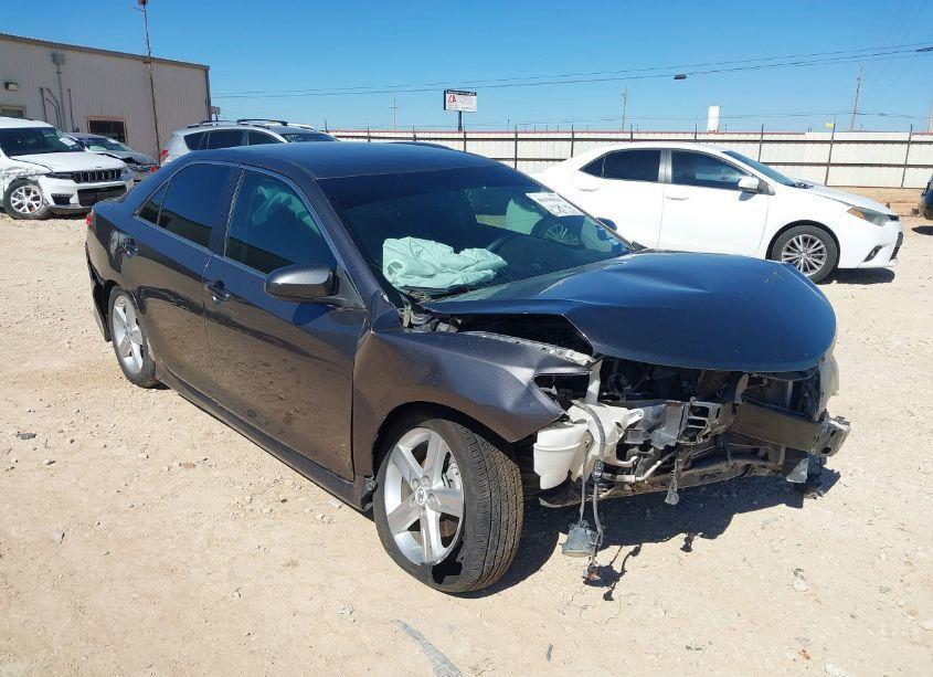 2014 Toyota Camry SE (VIN 4T1BF1FK9EU382496) main photo