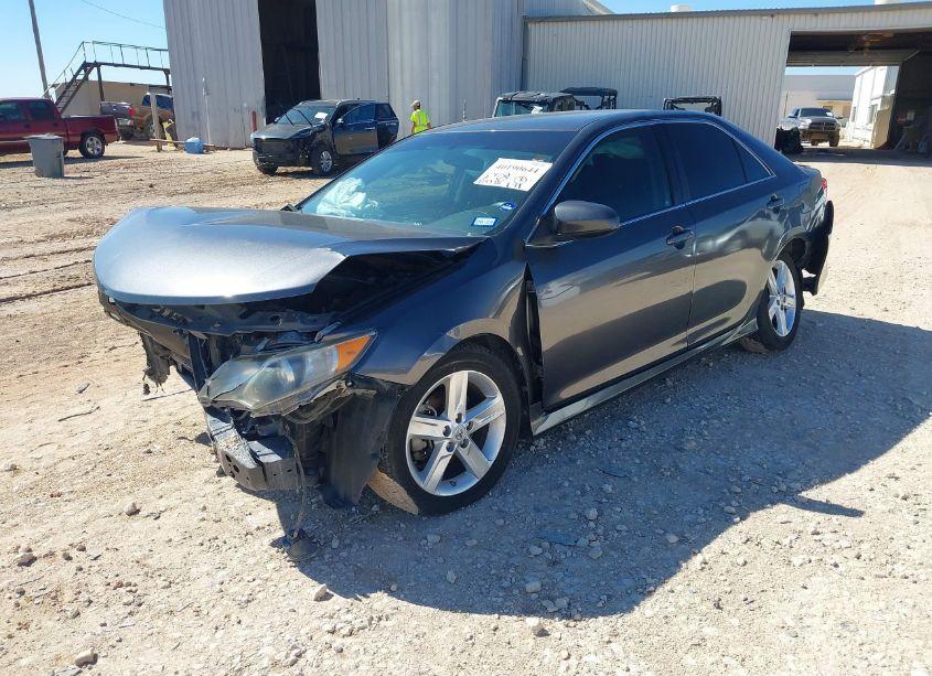 Photo 2 of 2014 Toyota Camry SE (VIN 4T1BF1FK9EU382496)