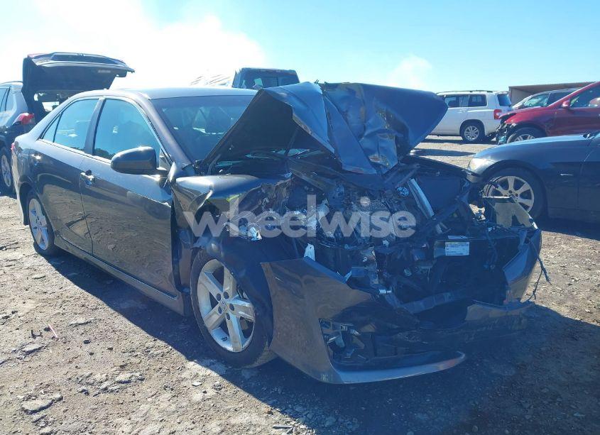 2014 Toyota Camry SE (VIN 4T1BF1FK9EU387262) main photo