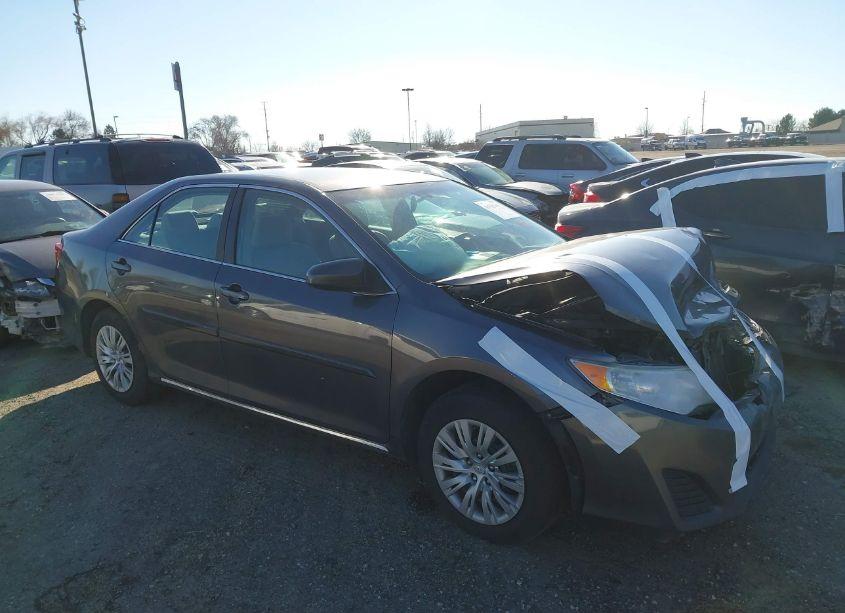 2014 Toyota Camry LE (VIN 4T1BF1FK9EU395863) main photo