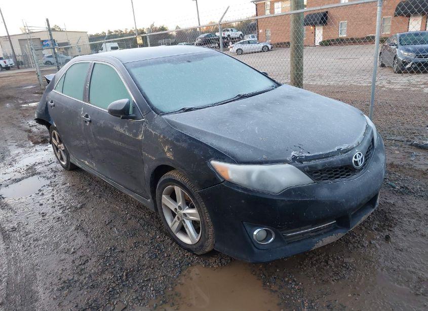 2014 Toyota Camry SE (VIN 4T1BF1FK9EU397967) main photo