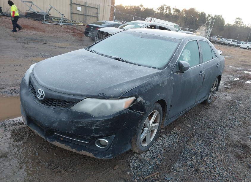 Photo 2 of 2014 Toyota Camry SE (VIN 4T1BF1FK9EU397967)