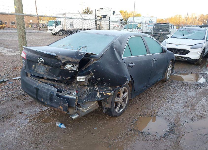 Photo 4 of 2014 Toyota Camry SE (VIN 4T1BF1FK9EU397967)