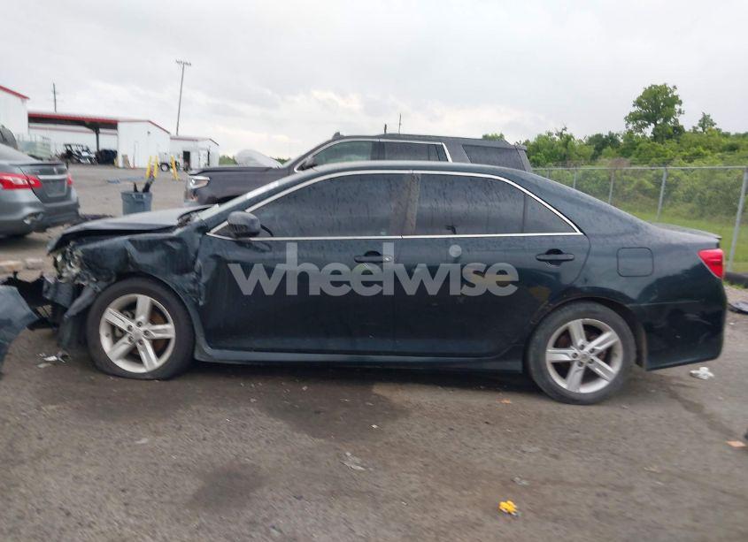 Photo 13 of 2014 Toyota Camry SE (VIN 4T1BF1FK9EU399878)