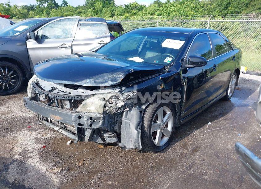 Photo 2 of 2014 Toyota Camry SE (VIN 4T1BF1FK9EU399878)