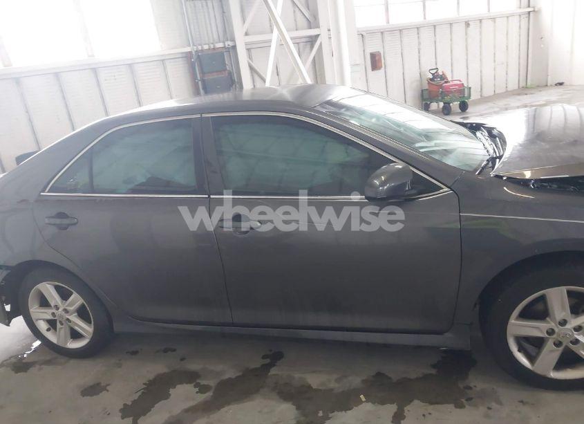 Photo 14 of 2014 Toyota Camry SE (VIN 4T1BF1FK9EU402889)