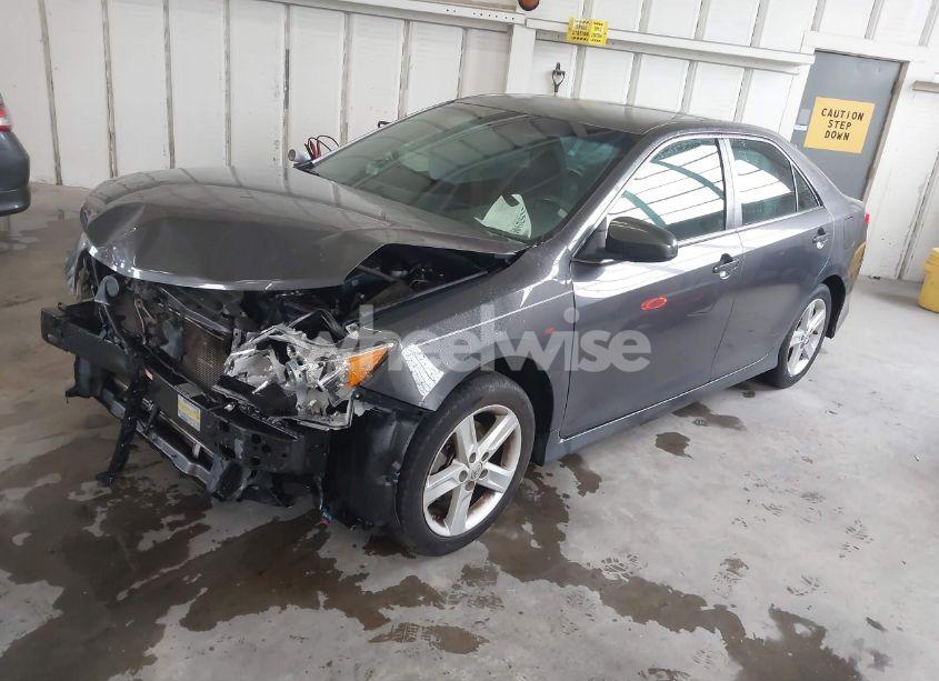 Photo 2 of 2014 Toyota Camry SE (VIN 4T1BF1FK9EU402889)