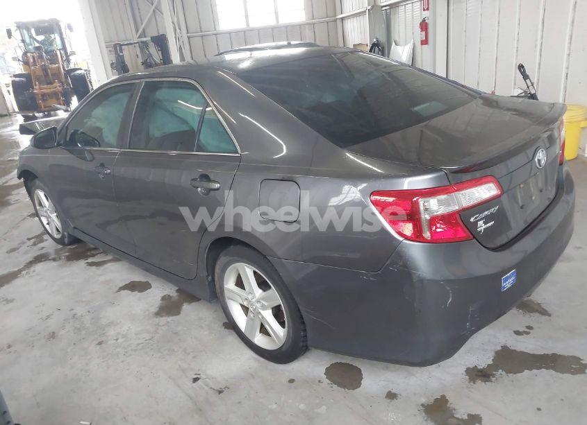 Photo 3 of 2014 Toyota Camry SE (VIN 4T1BF1FK9EU402889)
