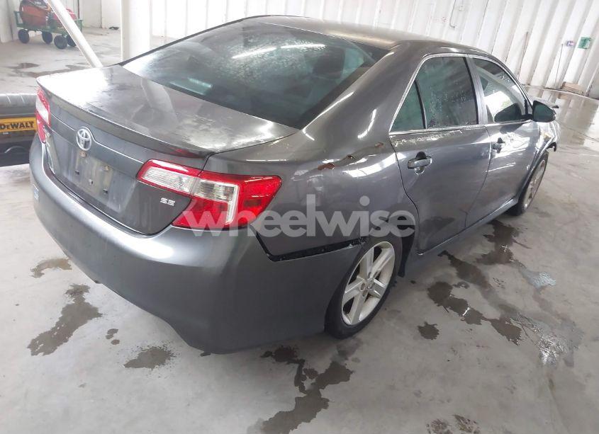 Photo 4 of 2014 Toyota Camry SE (VIN 4T1BF1FK9EU402889)
