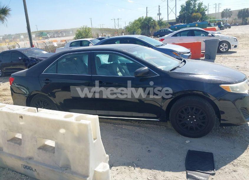 Photo 13 of 2014 Toyota Camry LE (VIN 4T1BF1FK9EU408305)