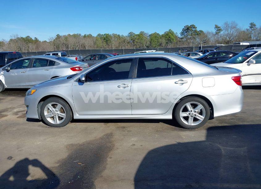 Photo 14 of 2014 Toyota Camry SE (VIN 4T1BF1FK9EU411320)