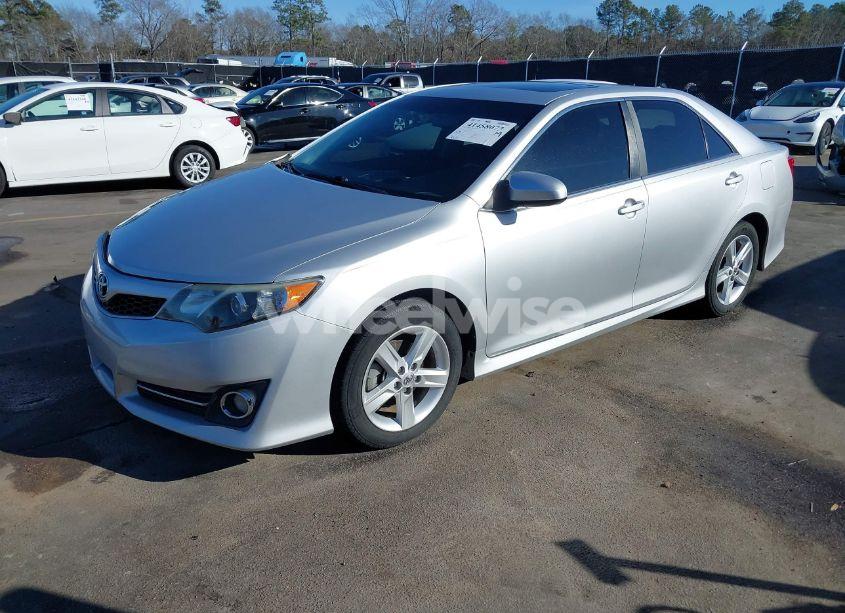 Photo 2 of 2014 Toyota Camry SE (VIN 4T1BF1FK9EU411320)