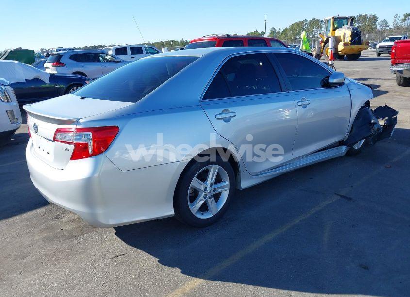 Photo 4 of 2014 Toyota Camry SE (VIN 4T1BF1FK9EU411320)