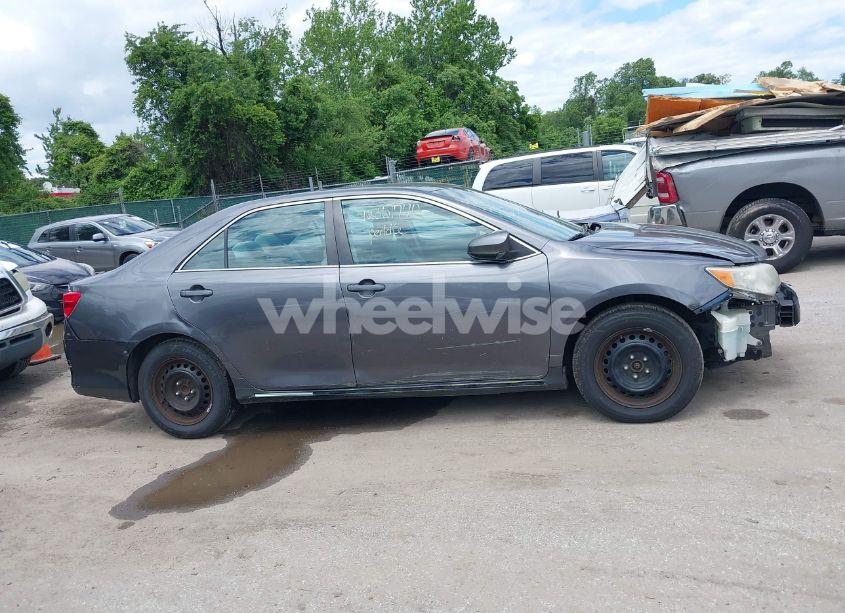 Photo 13 of 2014 Toyota Camry L/LE/SE/SE SPORT/XLE (VIN 4T1BF1FK9EU434595)