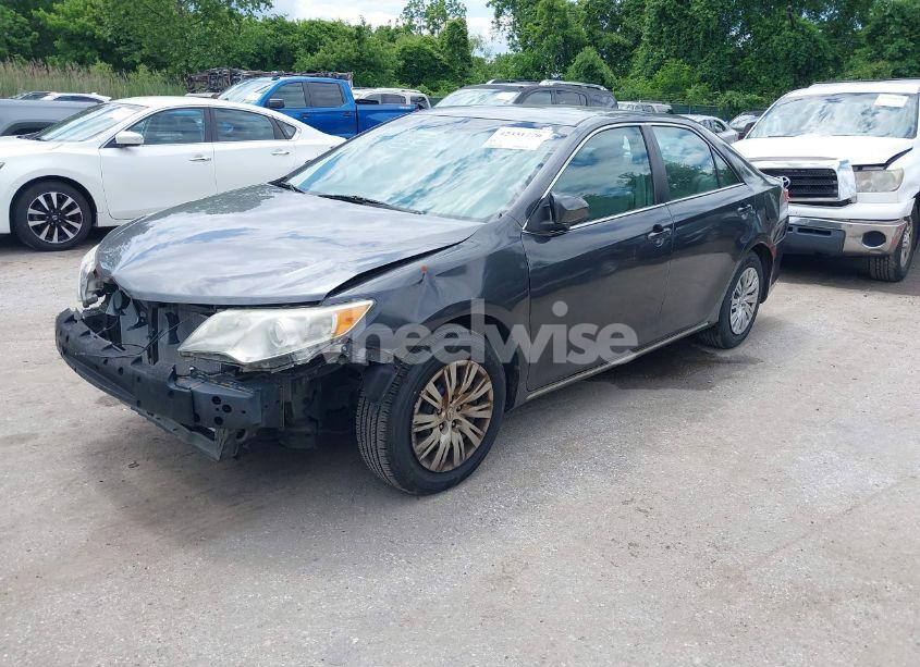 Photo 2 of 2014 Toyota Camry L/LE/SE/SE SPORT/XLE (VIN 4T1BF1FK9EU434595)