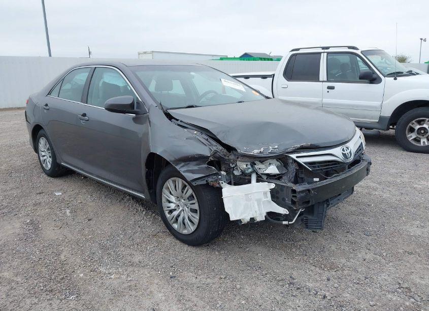 2014 Toyota Camry LE (VIN 4T1BF1FK9EU462509) main photo