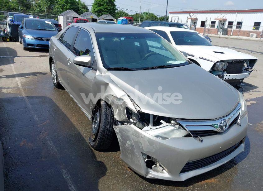 2014 Toyota Camry LE (VIN 4T1BF1FK9EU473171) main photo