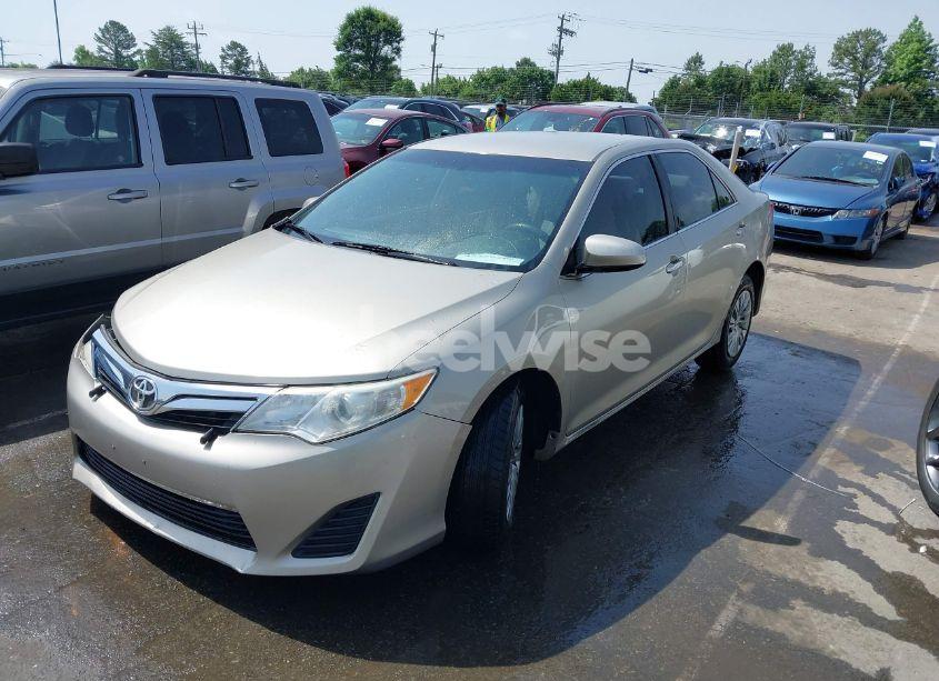 Photo 2 of 2014 Toyota Camry LE (VIN 4T1BF1FK9EU473171)