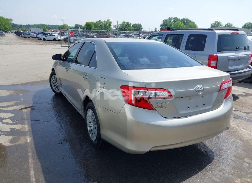 Photo 3 of 2014 Toyota Camry LE (VIN 4T1BF1FK9EU473171)