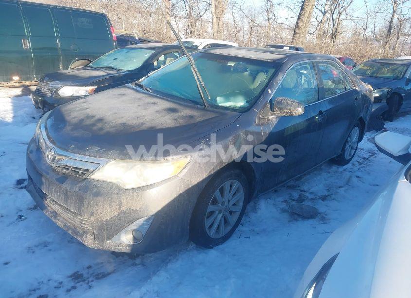 Photo 2 of 2014 Toyota Camry XLE (VIN 4T1BF1FK9EU727526)