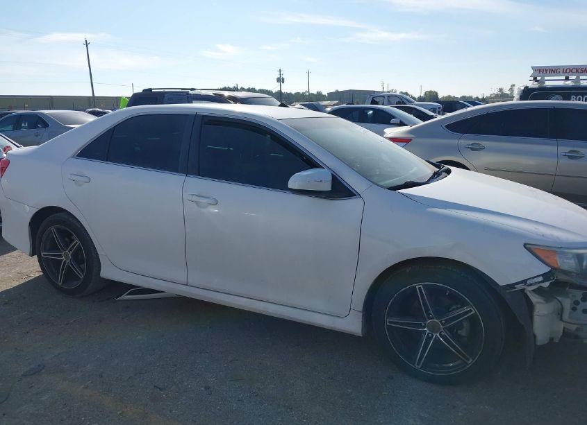 Photo 13 of 2014 Toyota Camry SE (VIN 4T1BF1FK9EU734377)