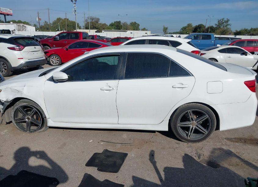 Photo 14 of 2014 Toyota Camry SE (VIN 4T1BF1FK9EU734377)