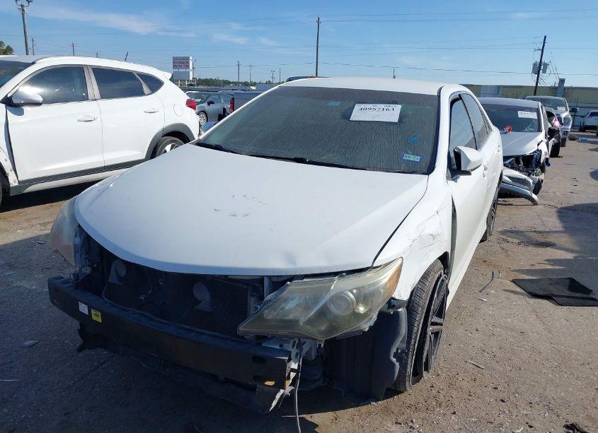 Photo 2 of 2014 Toyota Camry SE (VIN 4T1BF1FK9EU734377)