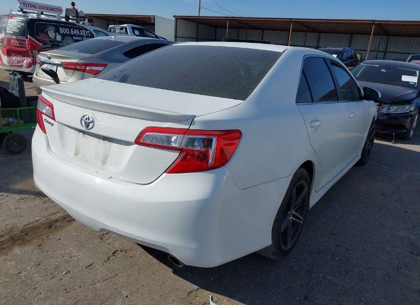 Photo 4 of 2014 Toyota Camry SE (VIN 4T1BF1FK9EU734377)