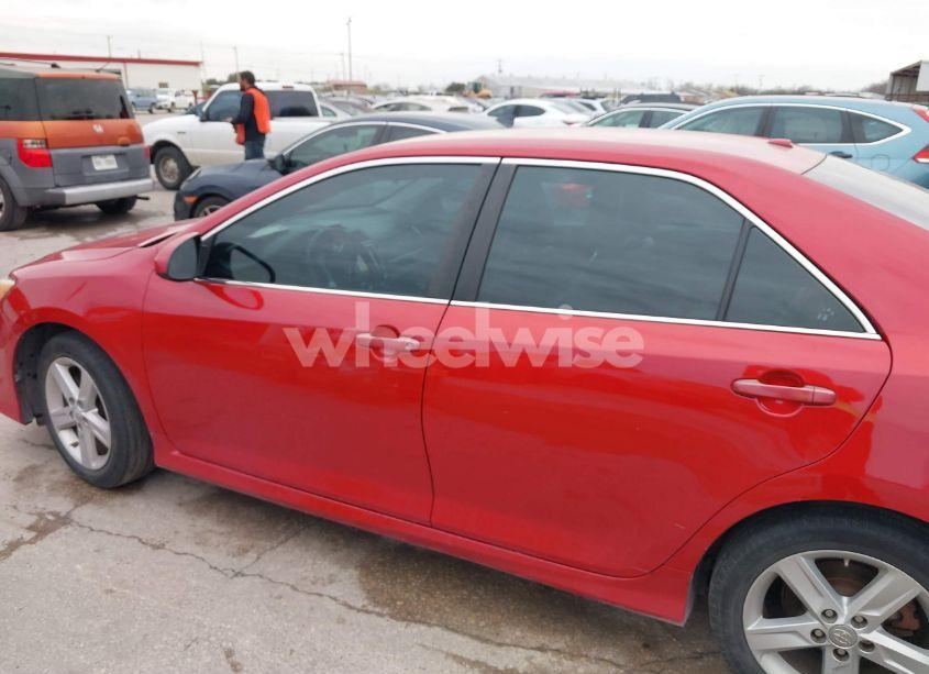 Photo 14 of 2014 Toyota Camry SE (VIN 4T1BF1FK9EU735917)