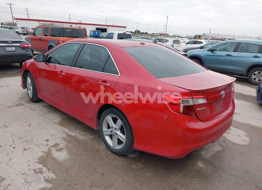 Photo 3 of 2014 Toyota Camry SE (VIN 4T1BF1FK9EU735917)