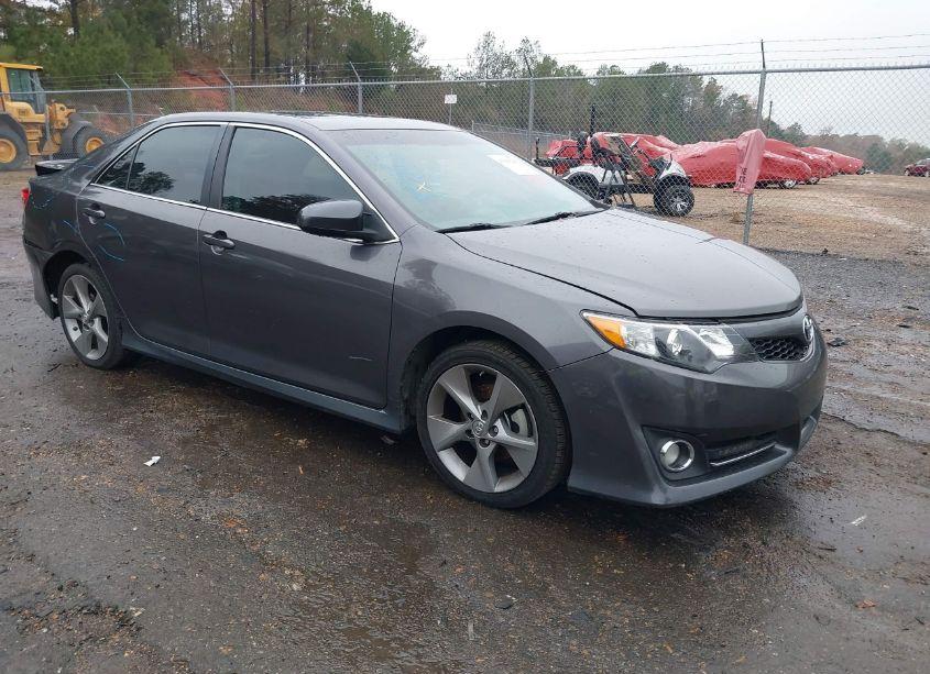 2014 Toyota Camry SE SPORT (VIN 4T1BF1FK9EU742236) main photo