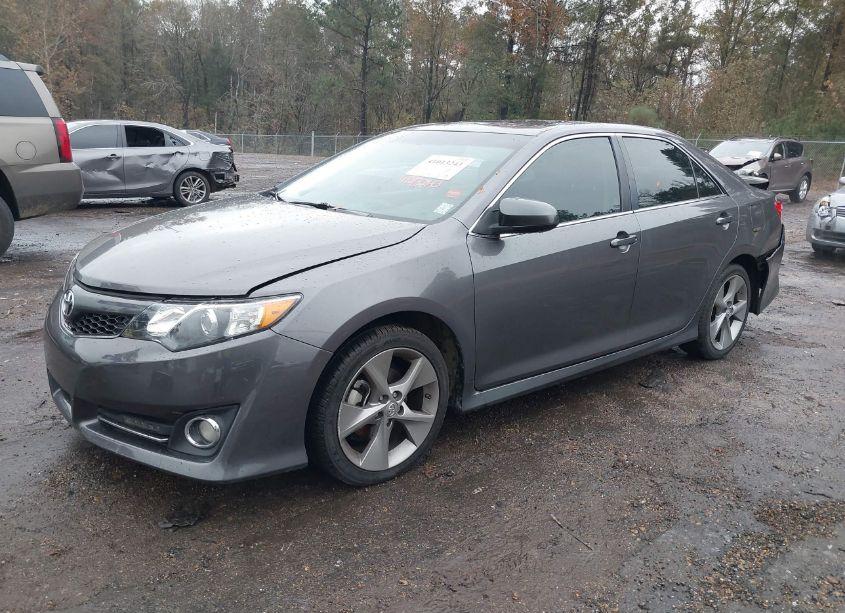 Photo 2 of 2014 Toyota Camry SE SPORT (VIN 4T1BF1FK9EU742236)