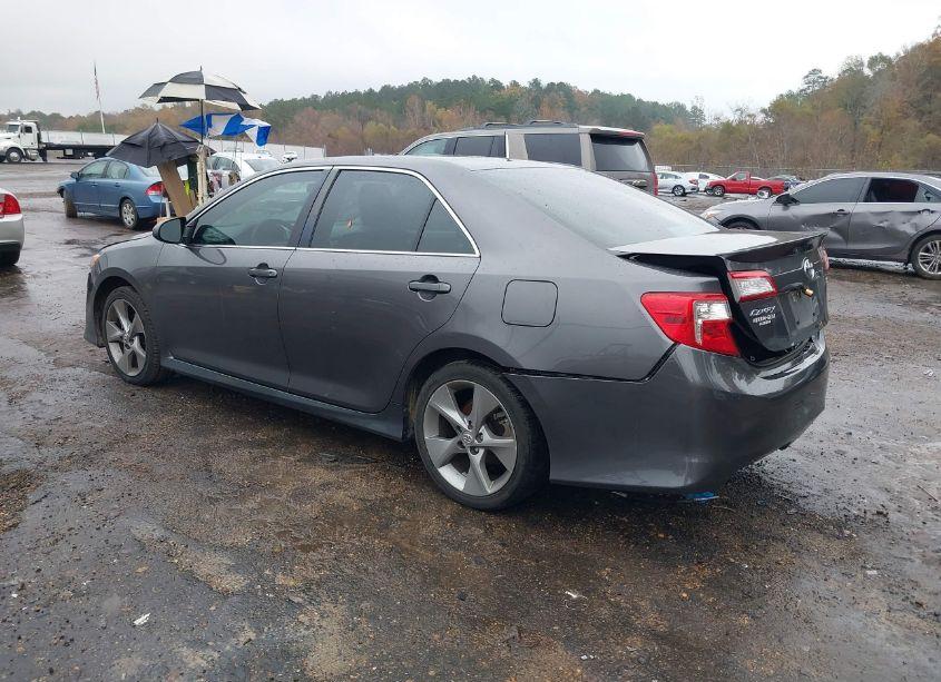 Photo 3 of 2014 Toyota Camry SE SPORT (VIN 4T1BF1FK9EU742236)