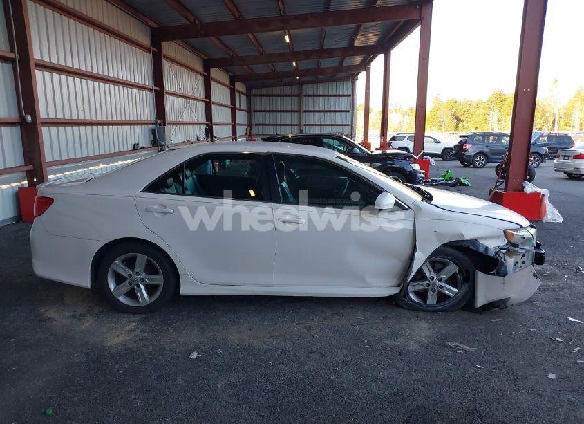 Photo 12 of 2014 Toyota Camry SE (VIN 4T1BF1FK9EU749719)