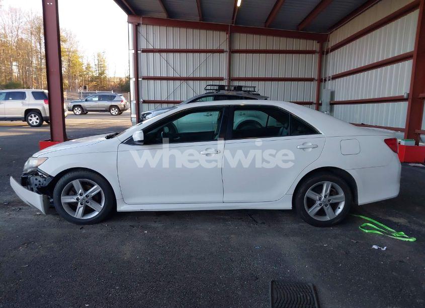 Photo 13 of 2014 Toyota Camry SE (VIN 4T1BF1FK9EU749719)