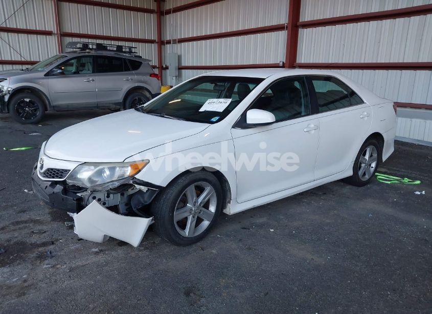 Photo 2 of 2014 Toyota Camry SE (VIN 4T1BF1FK9EU749719)