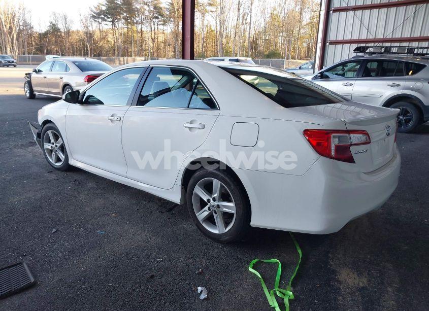 Photo 3 of 2014 Toyota Camry SE (VIN 4T1BF1FK9EU749719)