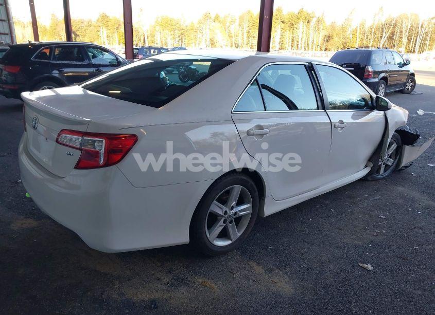 Photo 4 of 2014 Toyota Camry SE (VIN 4T1BF1FK9EU749719)