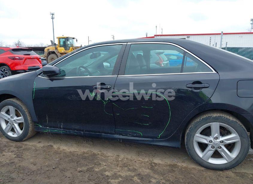 Photo 15 of 2014 Toyota Camry SE (VIN 4T1BF1FK9EU750076)