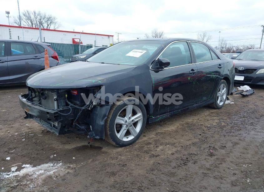 Photo 2 of 2014 Toyota Camry SE (VIN 4T1BF1FK9EU750076)