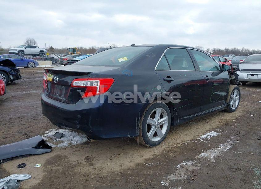 Photo 4 of 2014 Toyota Camry SE (VIN 4T1BF1FK9EU750076)