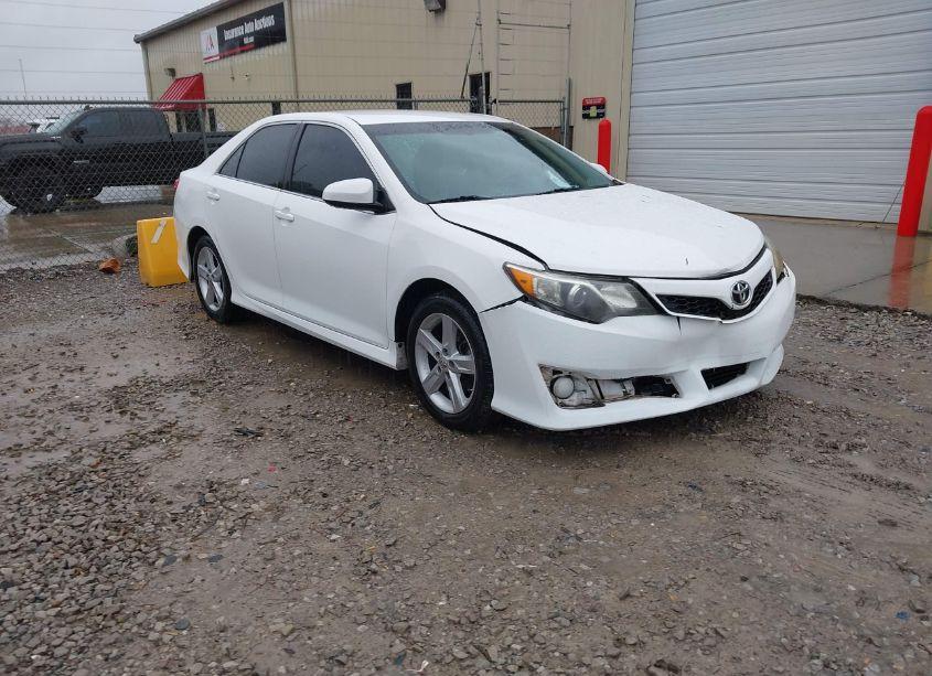 2014 Toyota Camry SE (VIN 4T1BF1FK9EU755133) main photo