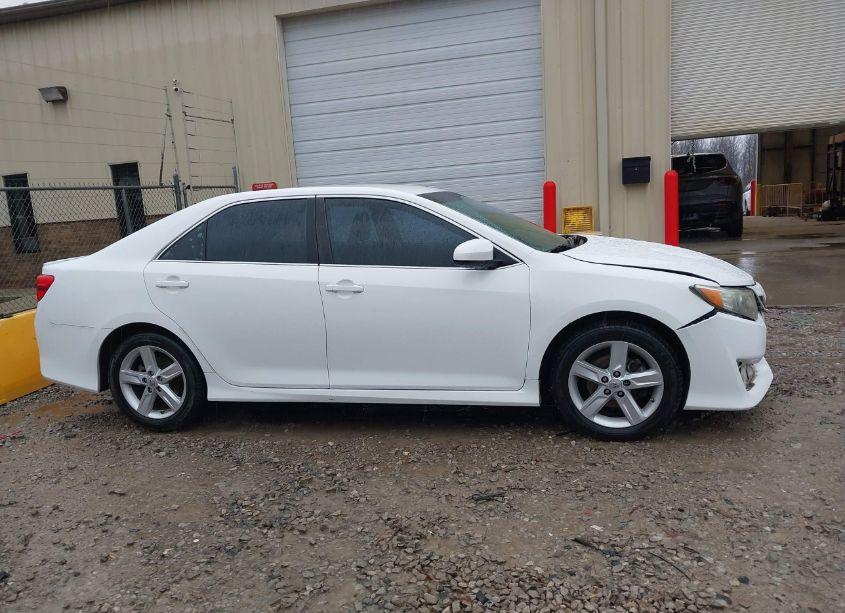 Photo 14 of 2014 Toyota Camry SE (VIN 4T1BF1FK9EU755133)