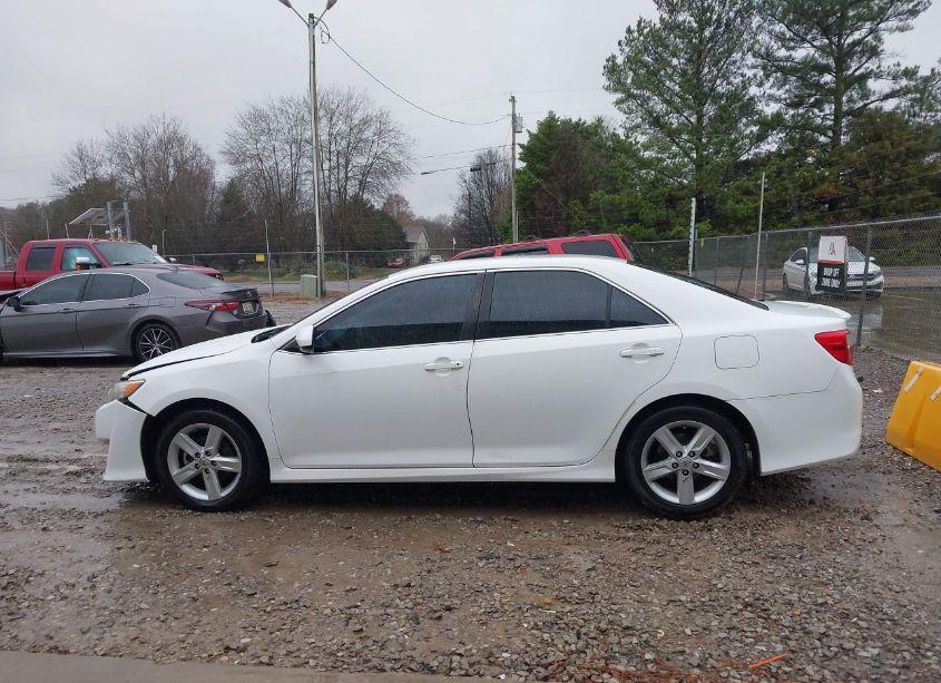 Photo 15 of 2014 Toyota Camry SE (VIN 4T1BF1FK9EU755133)