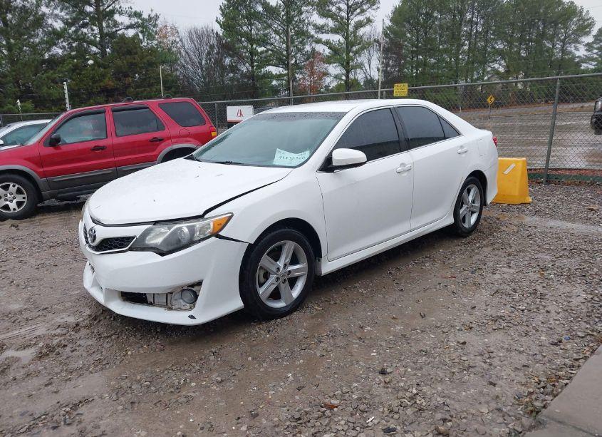 Photo 2 of 2014 Toyota Camry SE (VIN 4T1BF1FK9EU755133)