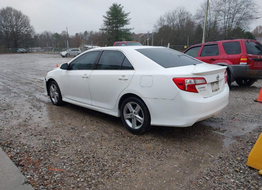 Photo 3 of 2014 Toyota Camry SE (VIN 4T1BF1FK9EU755133)